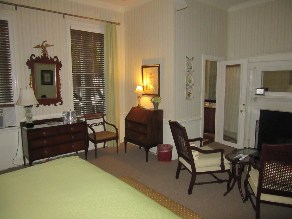 Bed and Breakfast Rhett House Бофорт Экстерьер фото